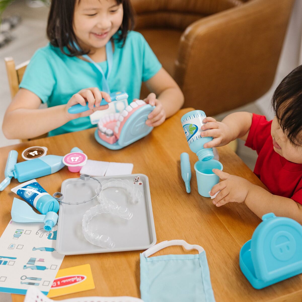 Trusă medicală de jucărie cu accesorii Melissa & Doug - Jucarii si jocuri, Imitații de jocuri