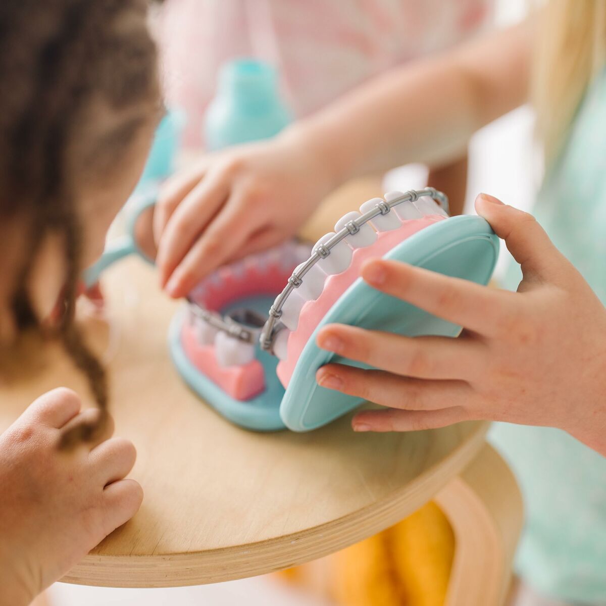 Trusă medicală de jucărie cu accesorii Melissa & Doug - Jucarii si jocuri, Imitații de jocuri