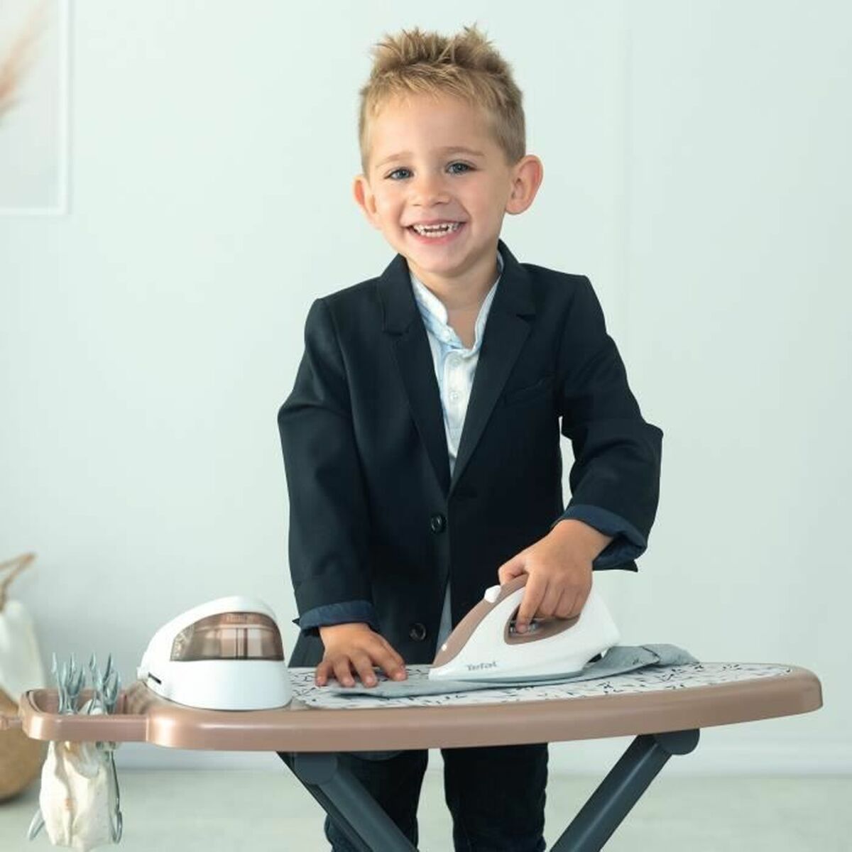 Măsuță de Călcat Smoby Tefal cu Fier de Călcat Electronic, 9 Accesorii, Pliabilă, 3+ Ani - Jucarii si jocuri, Imitații de jocuri