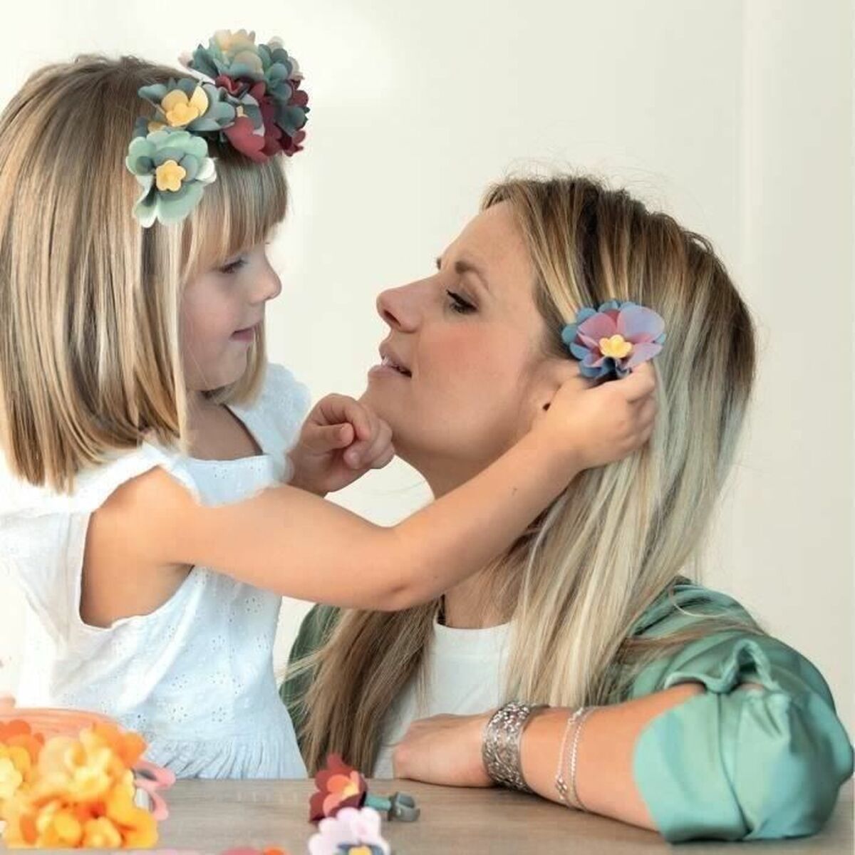 Set de Creat Bijuterii Florale Smoby CREA, 100 Accesorii - Jucarii si jocuri, Imitații de jocuri