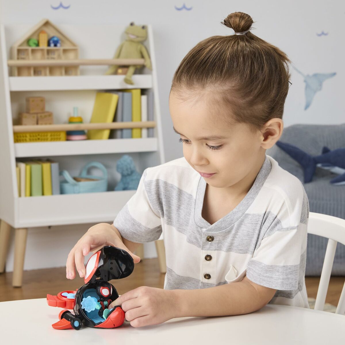 Figurină Hasbro - Jucarii si jocuri, Obiecte de colecție