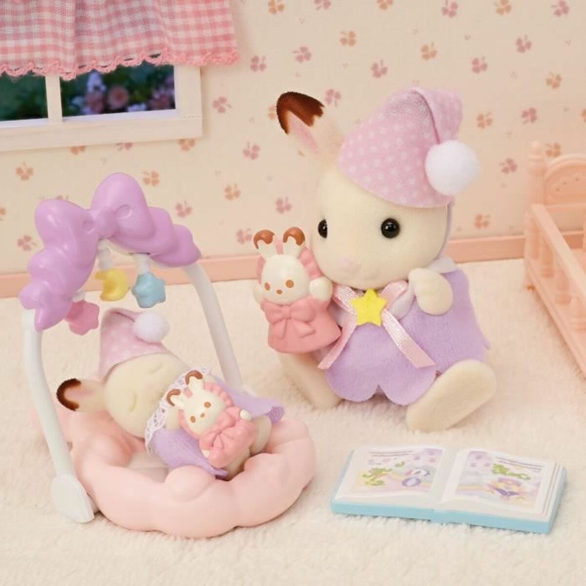 Figura îmbinată Sylvanian Families Las hermanas conejitas de chocolate: hora de dormir Fată - Jucarii si jocuri, Păpuși și figurine