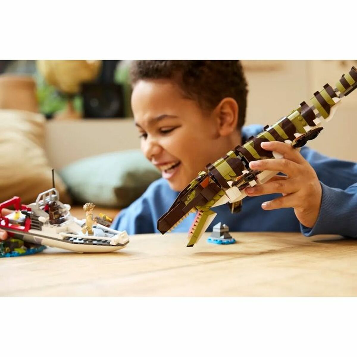 Set de Construcție Lego 76974 Jurassic World : Brick-Built Mosasaurus Boat Mission 858 Piese - Jucarii si jocuri