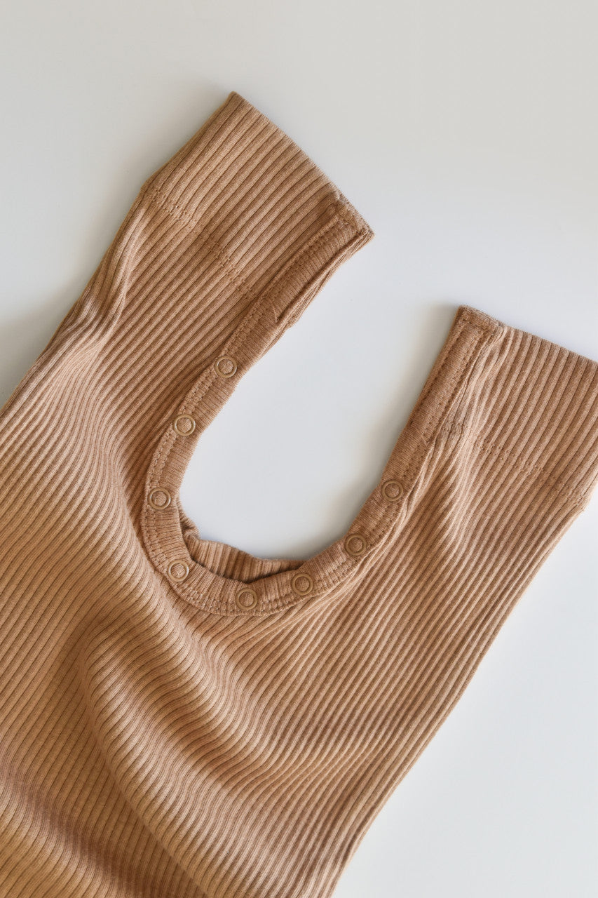 Salopeta cu maneca lunga si pantaloni lungi din bumbac organic si modal - Maro BabyCosy