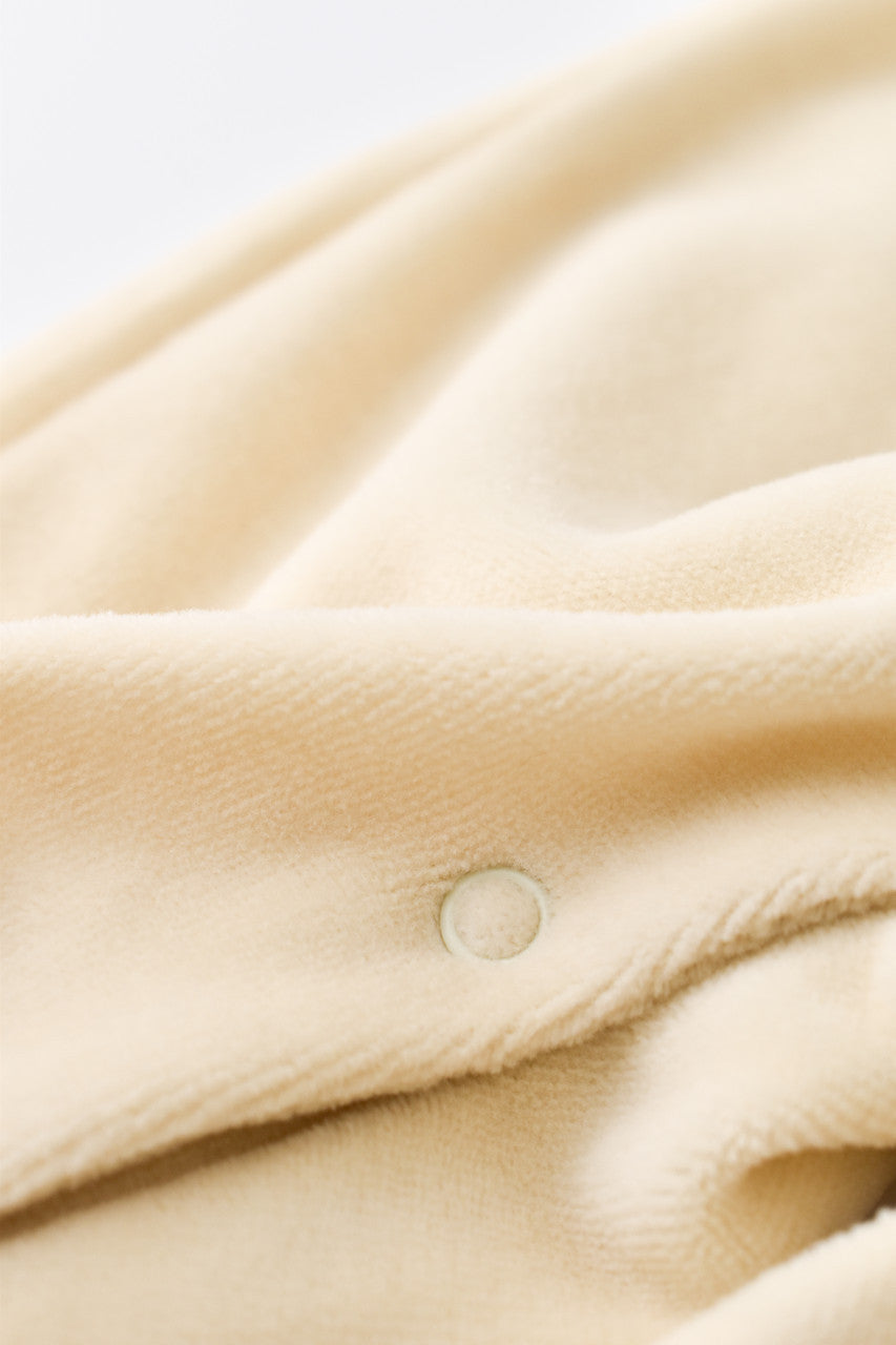 Salopeta Ursulet cu maneca lunga si botosei din 80%bumbac organic si 20% poliester - Crem, BabyCosy