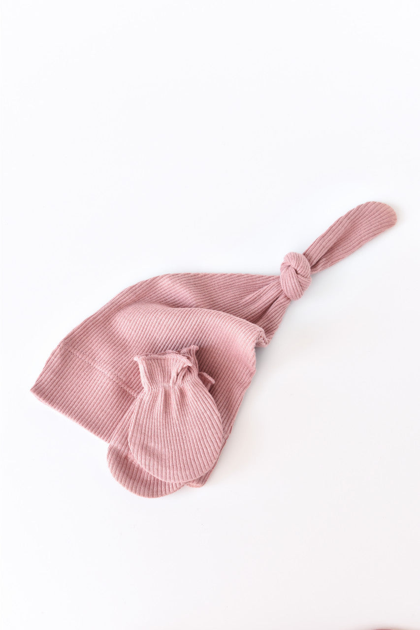 Set 4 piese: bluza, pantaloni, caciulita si manusi din bumbac organic si modal - Rose, BabyCosy