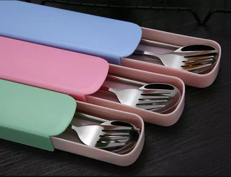 Set de tacamuri pentru calatorii Drool