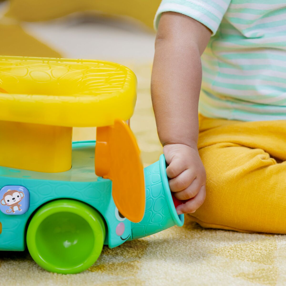 Jucărie de tras și împins Bright Starts Pop & Roll Safari Bus - Bebelus, Jucăriile copilăriei timpurii