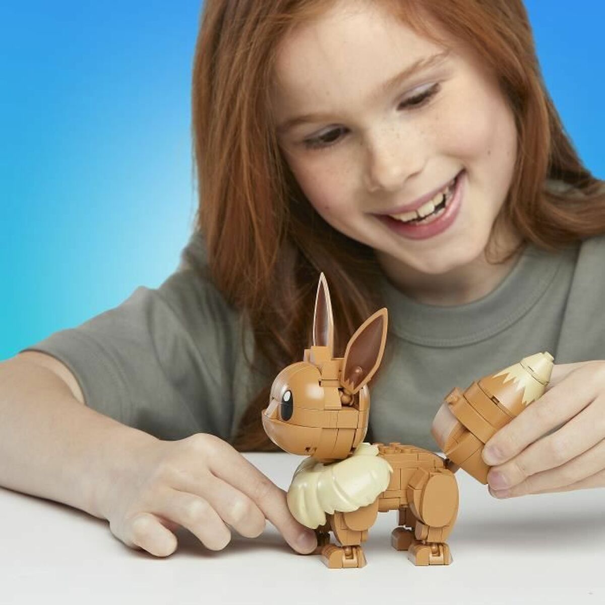 Figura îmbinată Mega Construx Eevee Medium + 7 Ani 215 Piese - Jucarii si jocuri