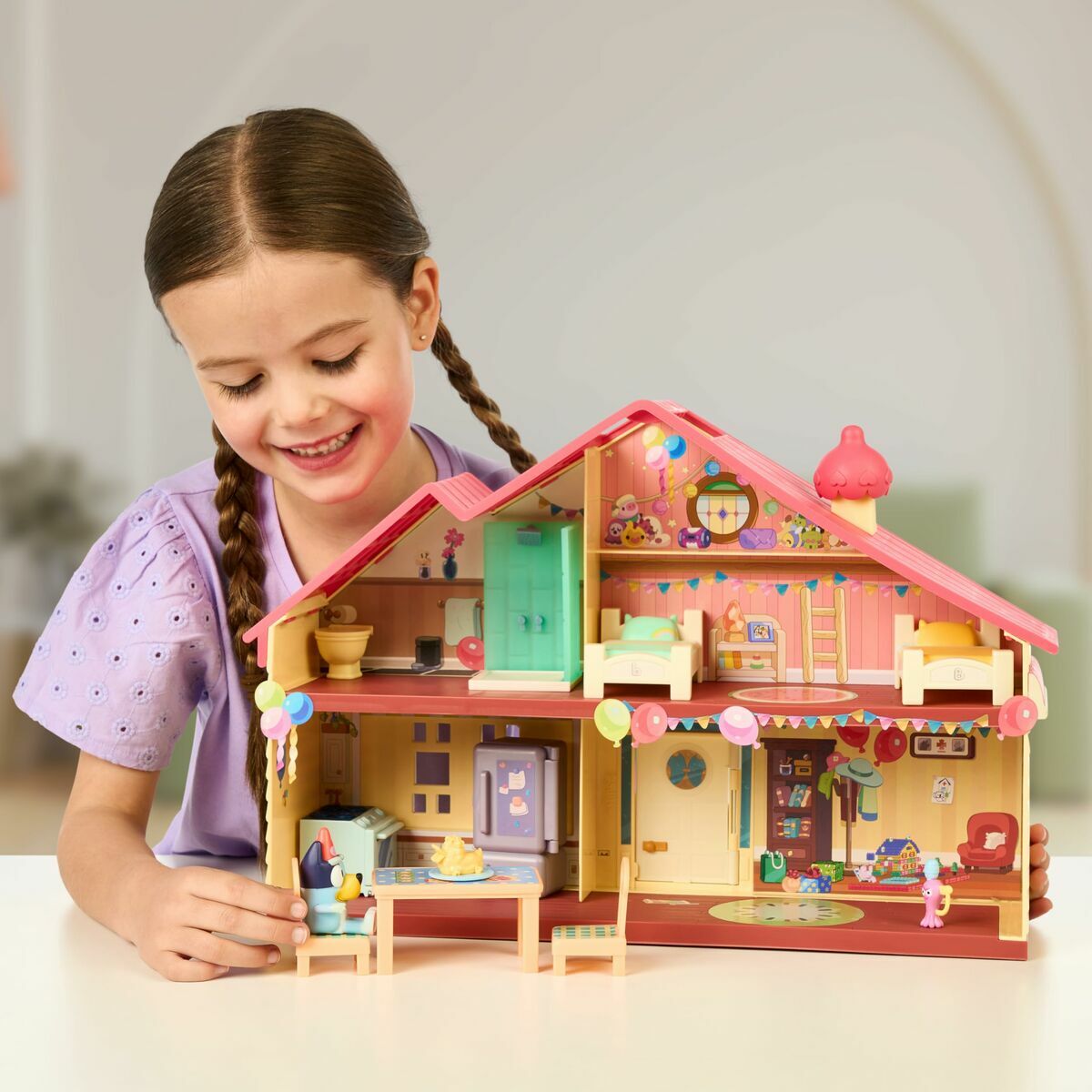 Playset Bluey Casa de Sărbătoare | 8 Piese Mobilier & Accesorii | 3+ Ani - Jucarii si jocuri, Păpuși și figurine
