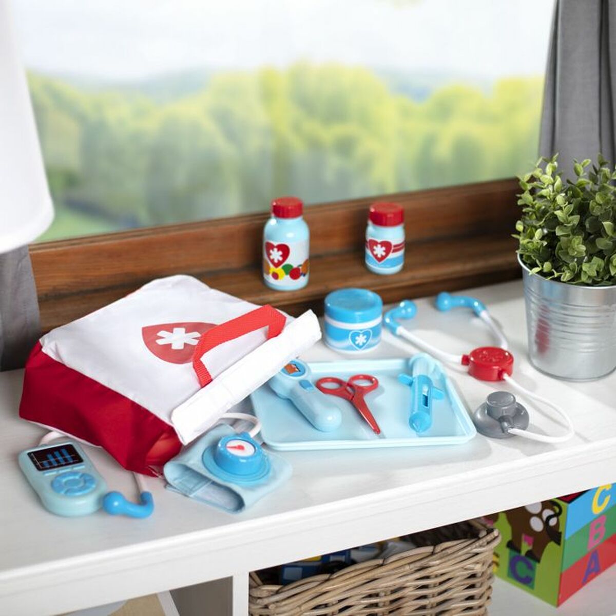 Trusă medicală de jucărie cu accesorii Melissa & Doug 25 Piese - Jucarii si jocuri, Imitații de jocuri