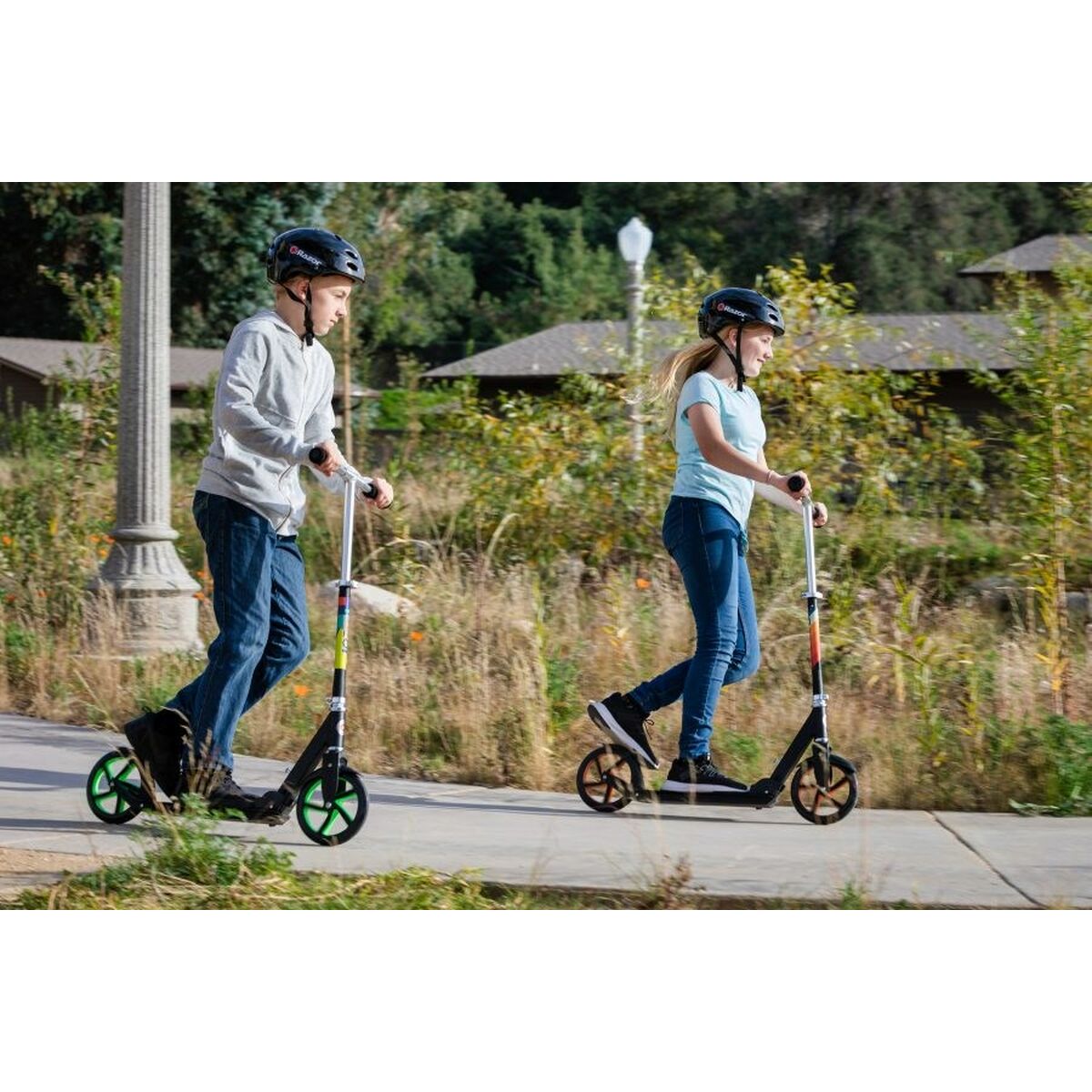 Trotinetă A5 Lux Light-Up Razor 13073033 Negru Verde Multicolor - Sport și în aer liber, Mobilitate urbană
