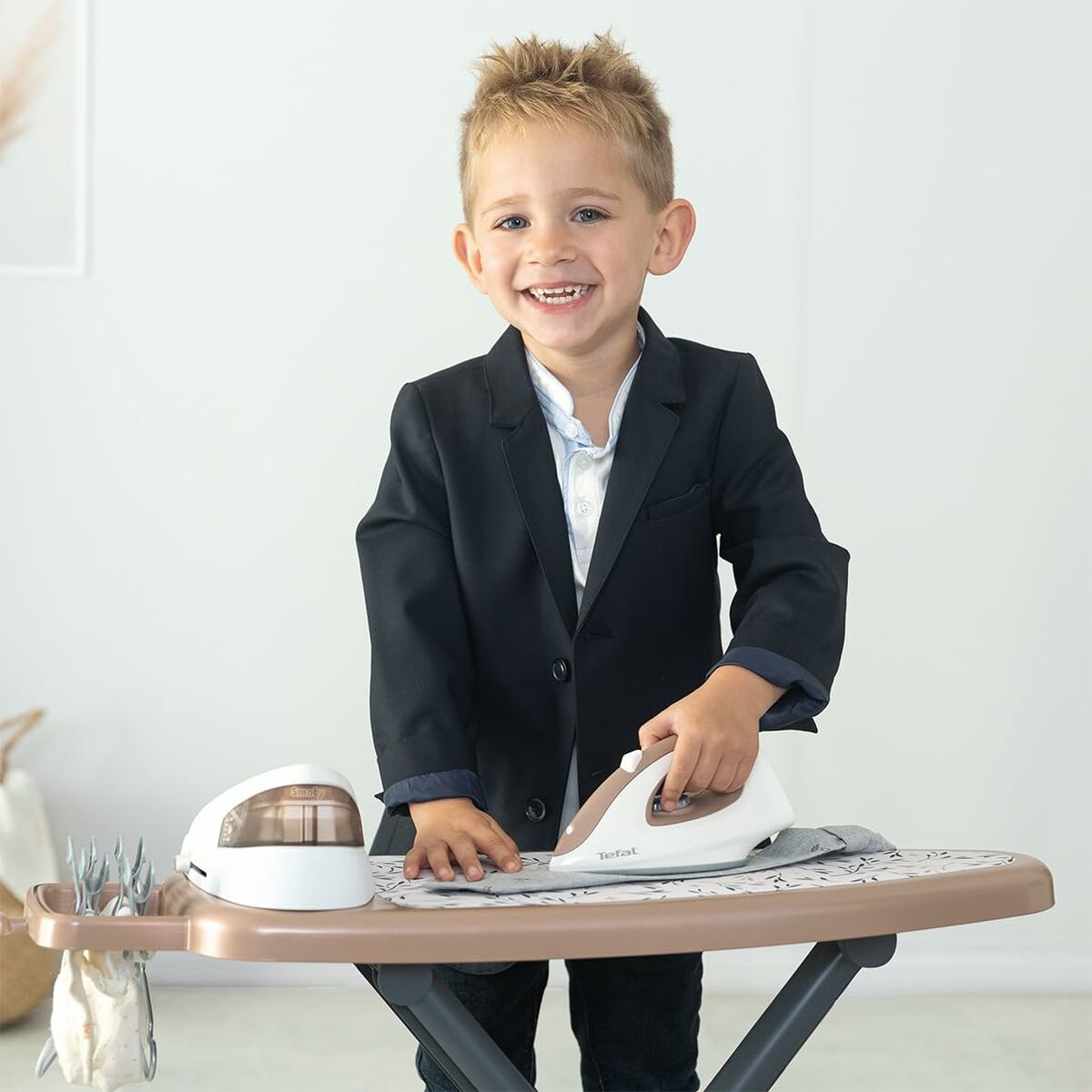 Măsuță de Călcat Smoby Tefal cu Fier de Călcat Electronic, 9 Accesorii, Pliabilă, 3+ Ani - Jucarii si jocuri, Imitații de jocuri