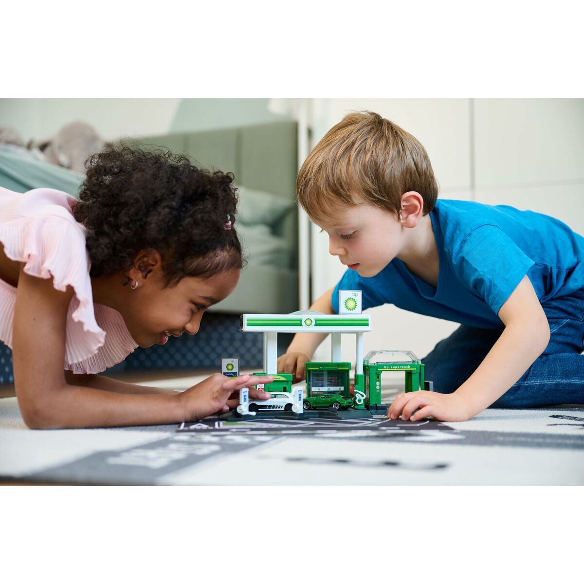 Benzinărie Majorette BP Deluxe (35 cm), Spălătorie & Stație EV, Include Camion Metalic - Jucarii si jocuri, Imitații de jocuri