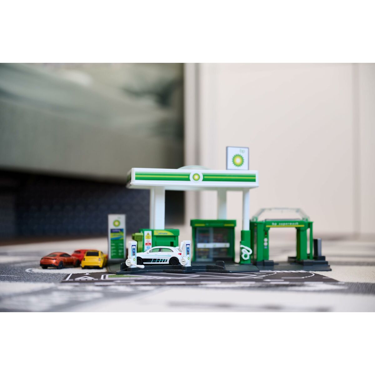 Benzinărie Majorette BP Deluxe (35 cm), Spălătorie & Stație EV, Include Camion Metalic - Jucarii si jocuri, Imitații de jocuri
