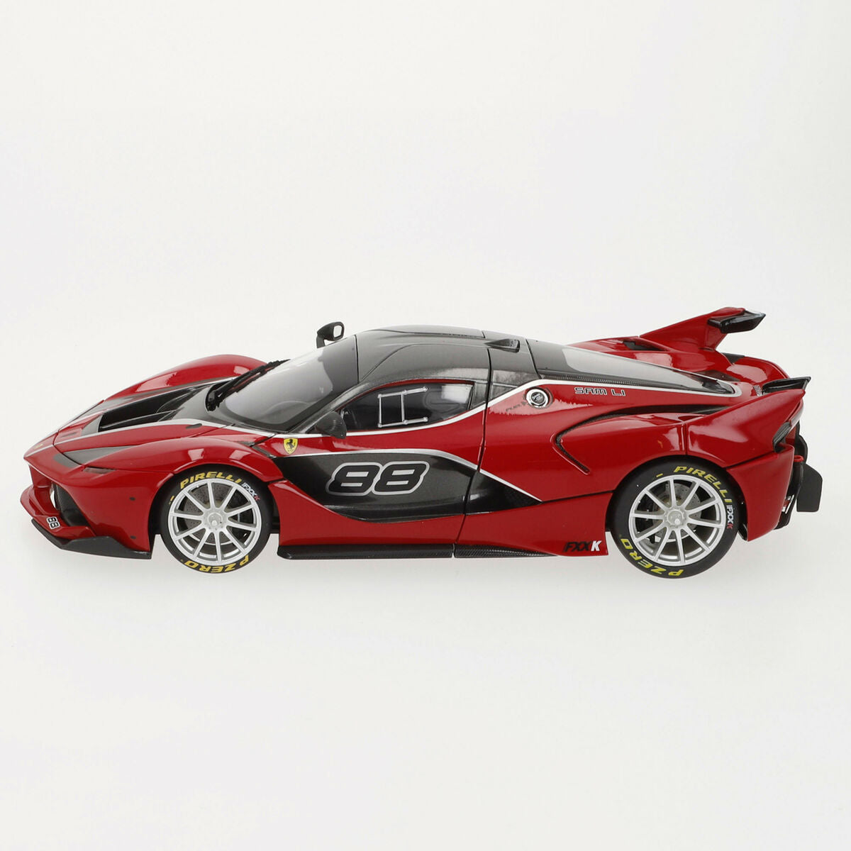 Mașină Bburago Ferrari FXX K #88 1:18 - Jucarii si jocuri, Vehicule