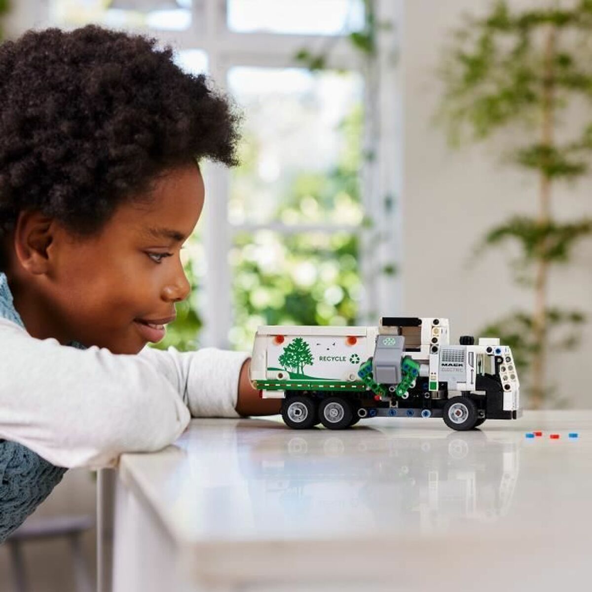 Playset Lego 42167 Mack LR Electric Garbage Truck - Jucarii si jocuri, Păpuși și figurine