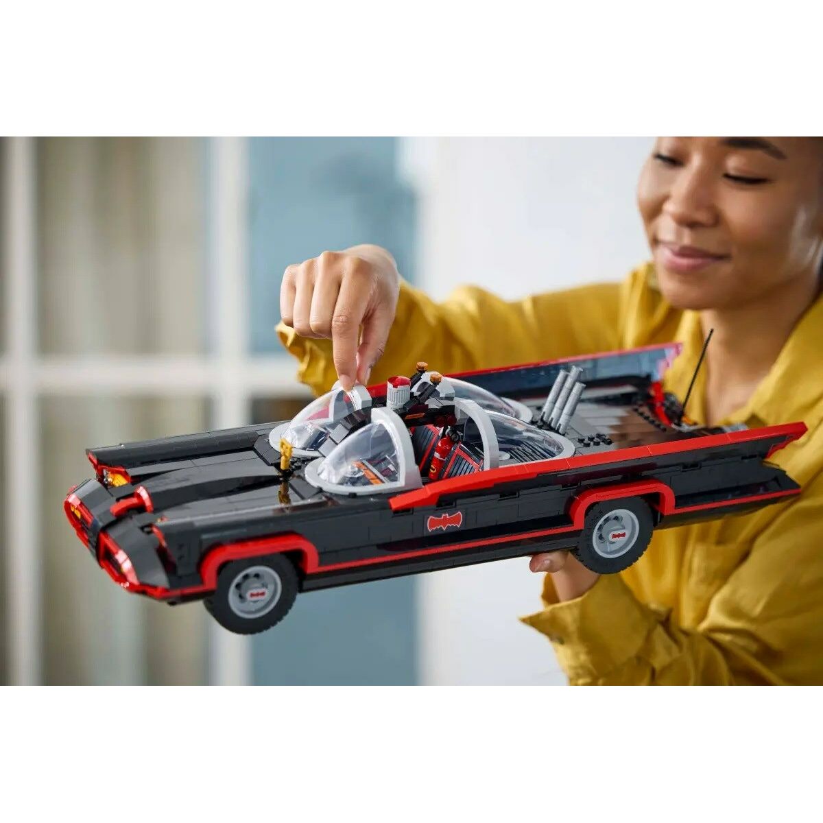 Set de Construcție Lego BATMAN 76328 The Classic TV Series Batmobile 1822 Piese - Jucarii si jocuri