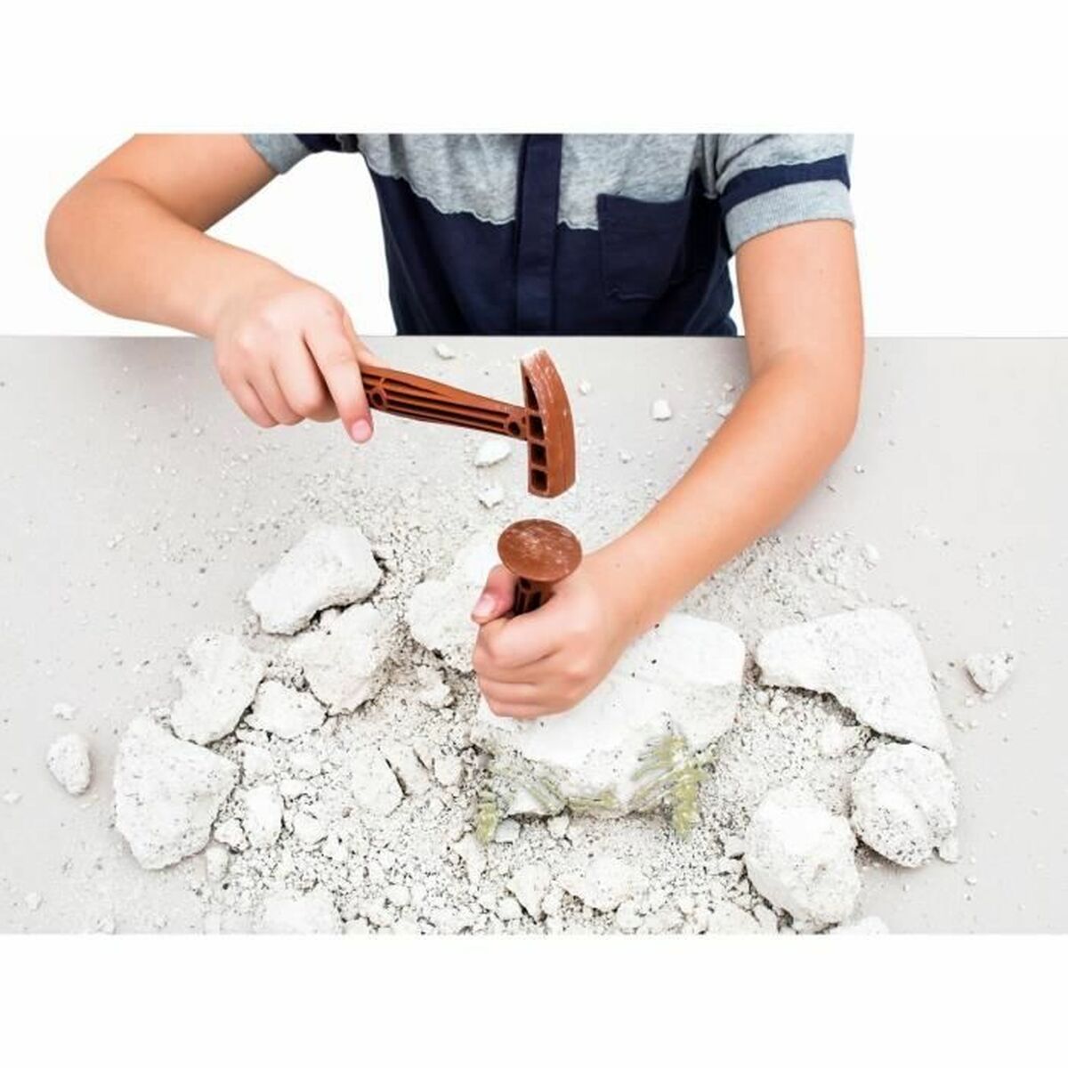 Joc de Excavare Clementoni T-Rex fosforescente - Jucarii si jocuri, Învățare și educație