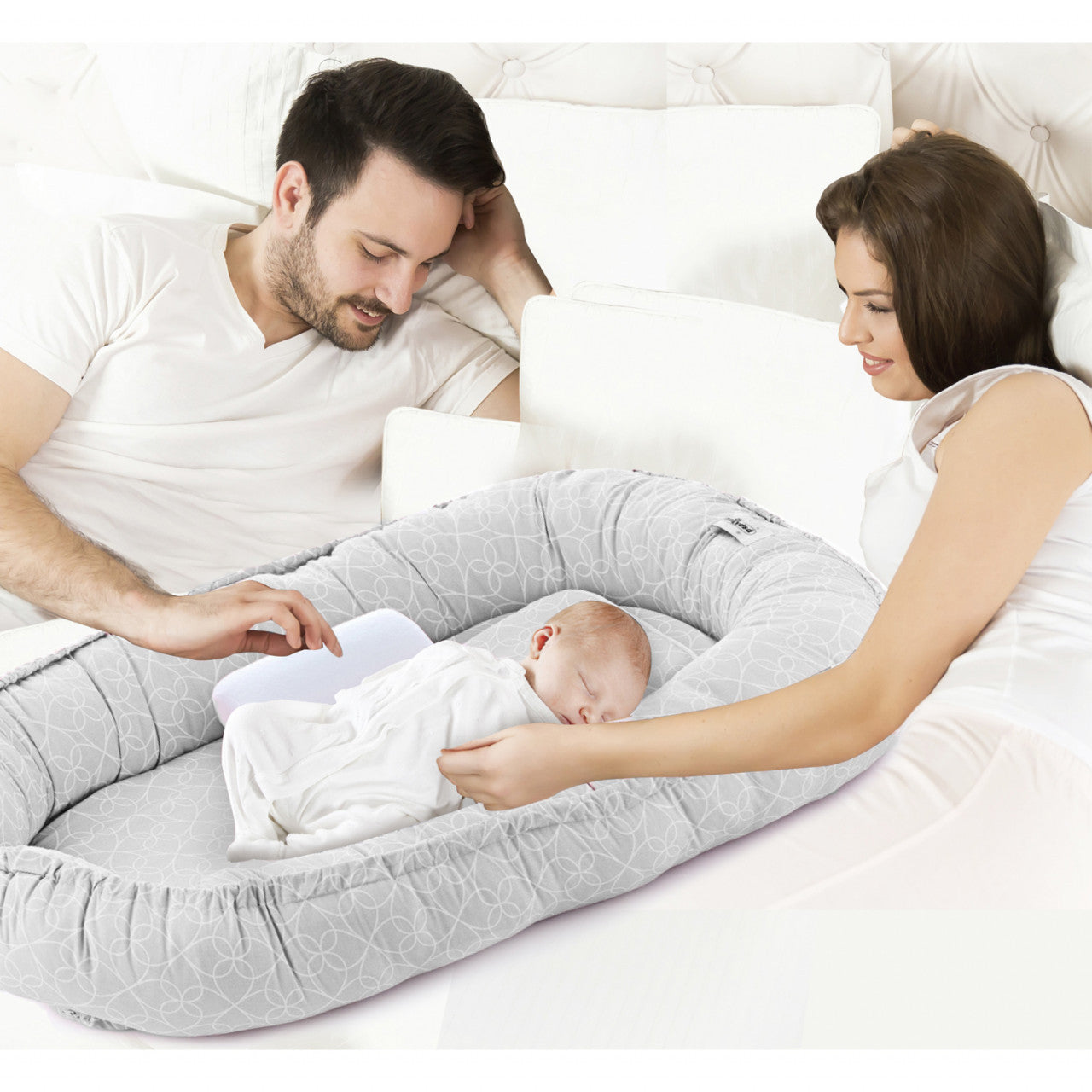 BabyNest BabyJem Between parents