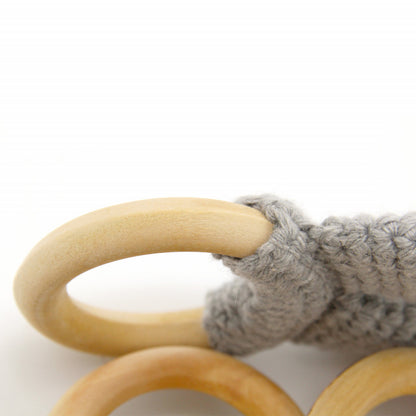 Jucarie dentitie din bumbac cu inel din lemn BabyJem Amigurumi