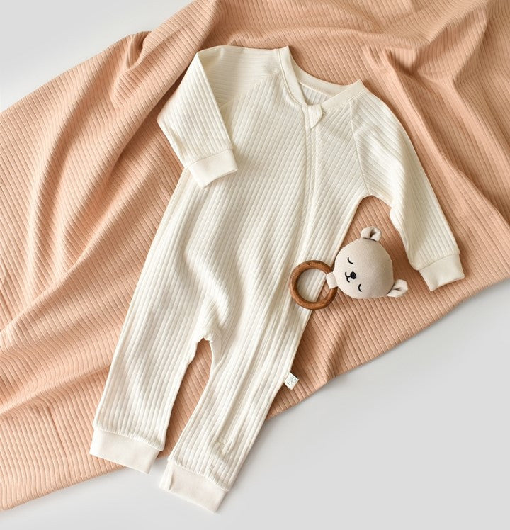 Salopeta cu fermoar cu maneca lunga si pantaloni lungi din 95%bumbac organic si 5% elastan - Ecru, BabyCosy