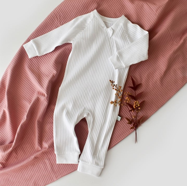 Salopeta cu fermoar cu maneca lunga si pantaloni lungi din 95%bumbac organic si 5% elastan - Alb, BabyCosy