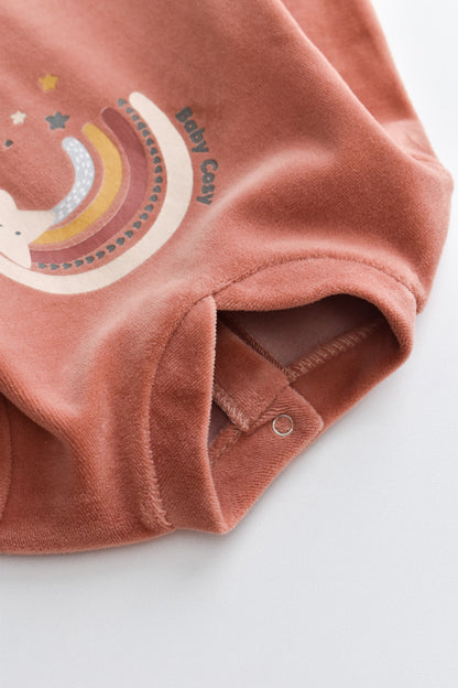 Salopeta Curcubeu cu maneca lunga si botosei din 80%bumbac organic si 20% poliester - Caramiziu, BabyCosy