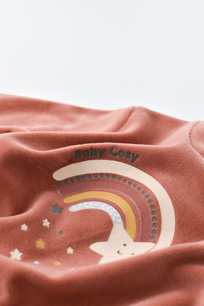 Salopeta Curcubeu cu maneca lunga si botosei din 80%bumbac organic si 20% poliester - Caramiziu, BabyCosy