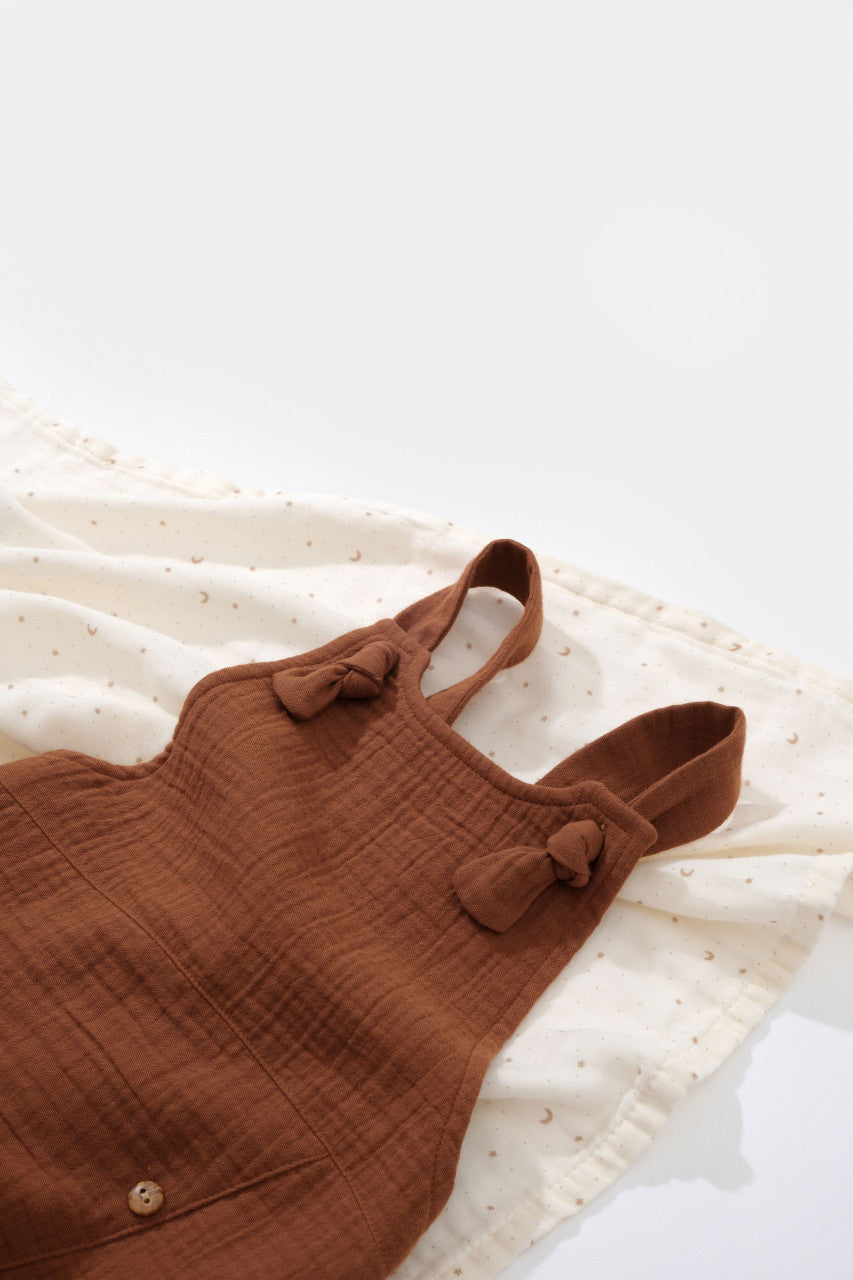 Salopeta de vara cu buzunare din muselina, BabyCosy, 100% bumbac organic, caramiziu