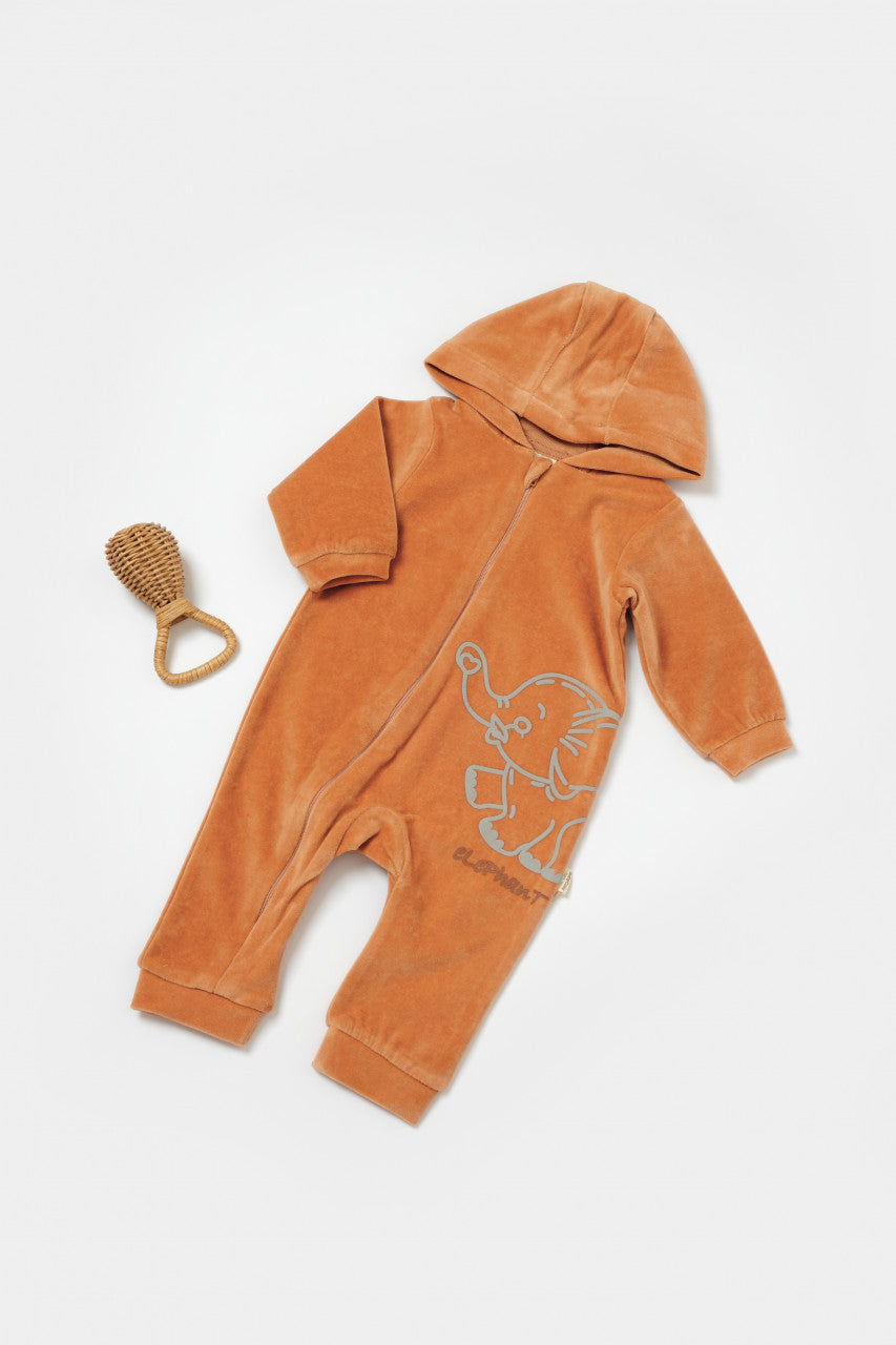 Salopeta Elefant cu maneca lunga si gluga din 80%bumbac organic si 20% poliester - Caramiziu, BabyCosy