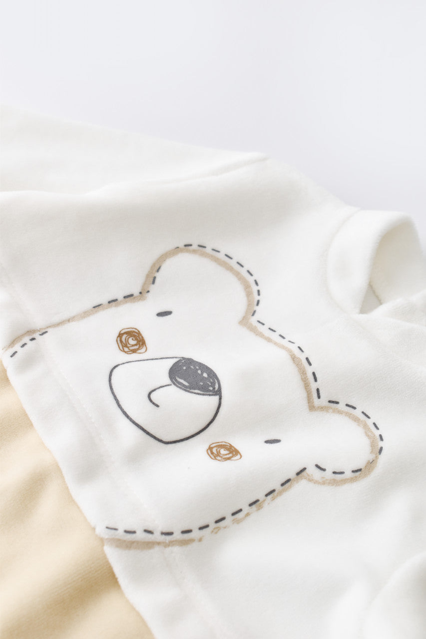 Salopeta Ursulet cu maneca lunga si botosei din 80%bumbac organic si 20% poliester - Crem, BabyCosy