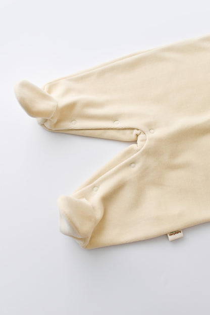 Salopeta Ursulet cu maneca lunga si botosei din 80%bumbac organic si 20% poliester - Crem, BabyCosy