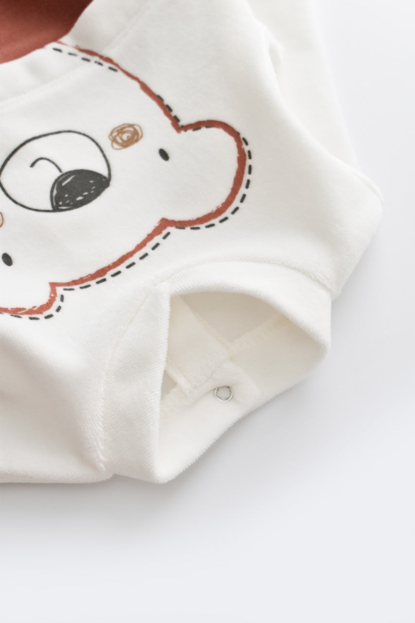 Salopeta Ursulet cu maneca lunga si botosei din 80%bumbac organic si 20% poliester - Caramiziu, BabyCosy