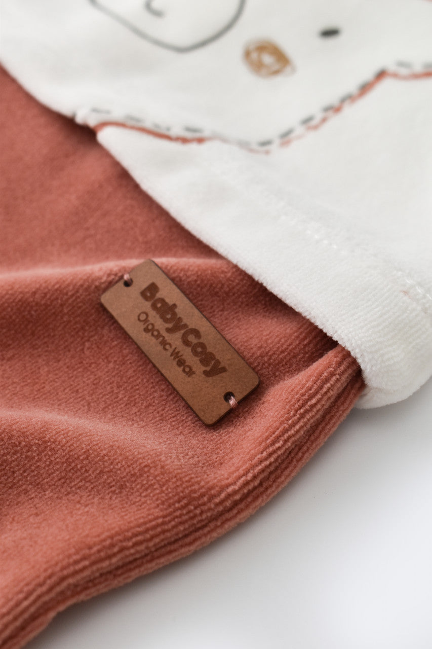 Salopeta Ursulet cu maneca lunga si botosei din 80%bumbac organic si 20% poliester - Caramiziu, BabyCosy