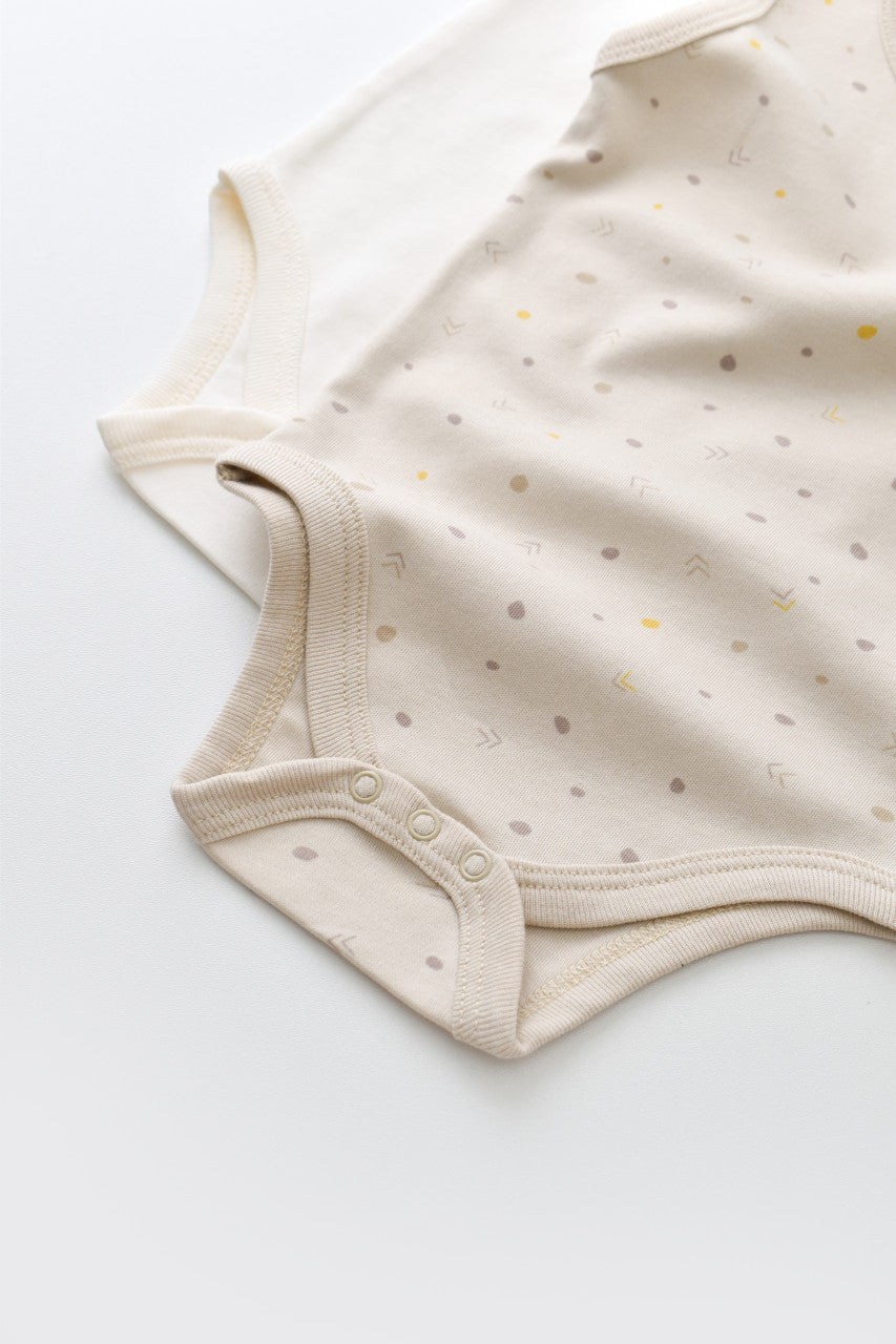 Set 2 body-uri fara maneci bebe unisex -100% bumbac organic - Crem cu buline, BabyCosy