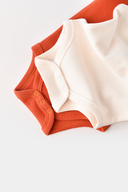 Set 2 body-uri fara maneci bebe unisex -100% bumbac organic -Scortisoara/Ecru, BabyCosy