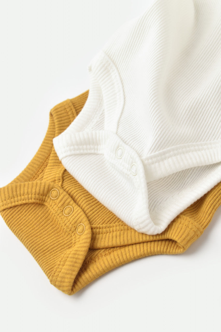 Set 2 body-uri fara maneci bebe unisex din bumbac organic si modal - Mustar/Ecru, BabyCosy