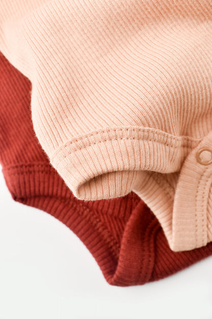 Set 2 body-uri fara maneci bebe unisex din bumbac organic si modal - Caramiziu/Somon, BabyCosy