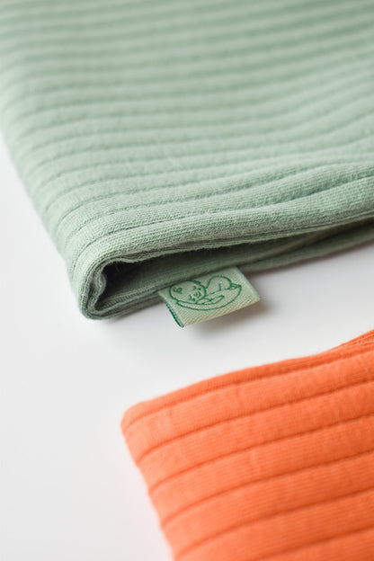 Set 2 body-uri fara maneci Ribana Bebe Unisex din bumbac organic si 5%elastan - Portocaliu/Verde BabyCosy