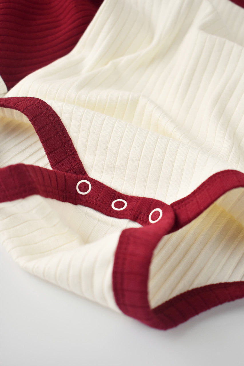 Set 2 body-uri fara maneci Ribana Bebe Unisex din bumbac organic si 5%elastan - Ecru/Bordo BabyCosy