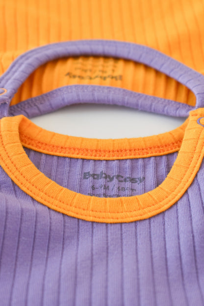 Set 2 body-uri fara maneci Ribana Bebe Unisex din bumbac organic si 5%elastan - Galben/Mov BabyCosy