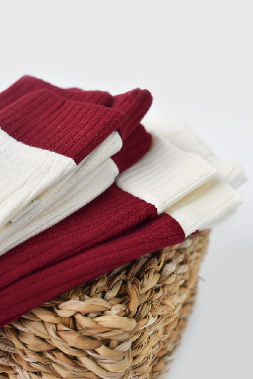 Set 2 pantaloni Ribana Bebe Unisex din bumbac organic si 5%elastan - Ecru/Bordo, BabyCosy