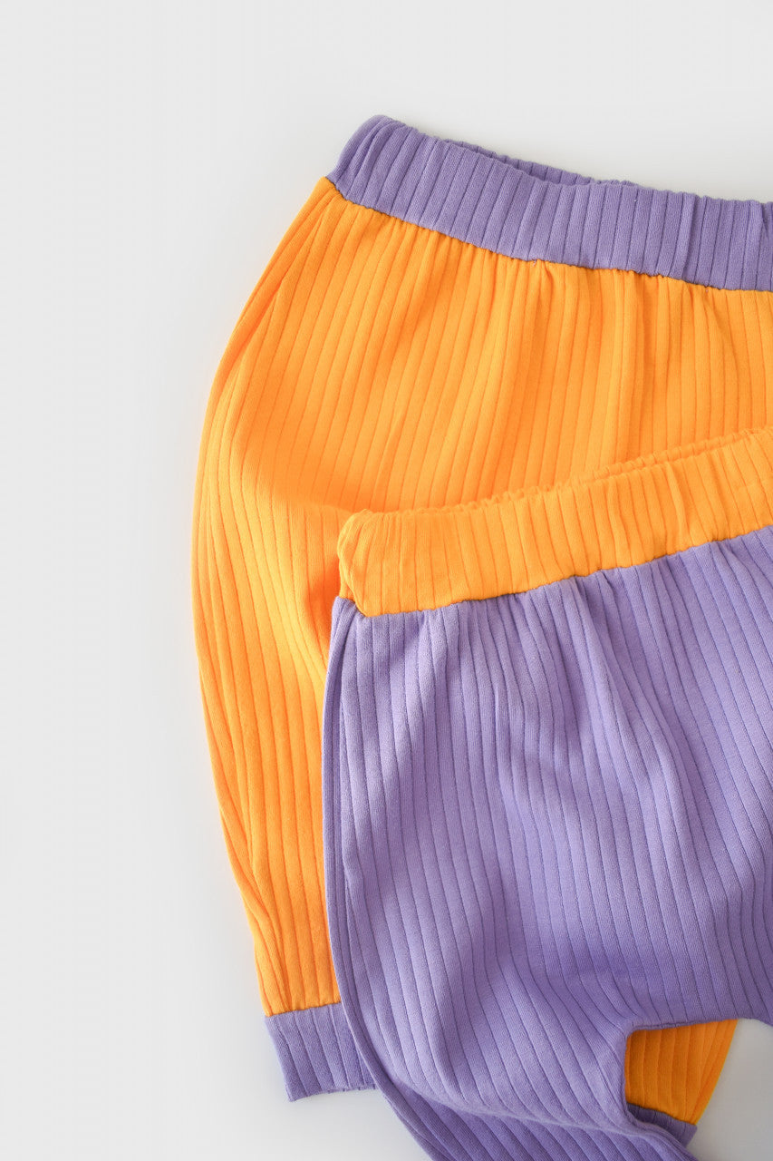 Set 2 pantaloni Ribana Bebe Unisex din bumbac organic si 5%elastan - Galben/Mov BabyCosy