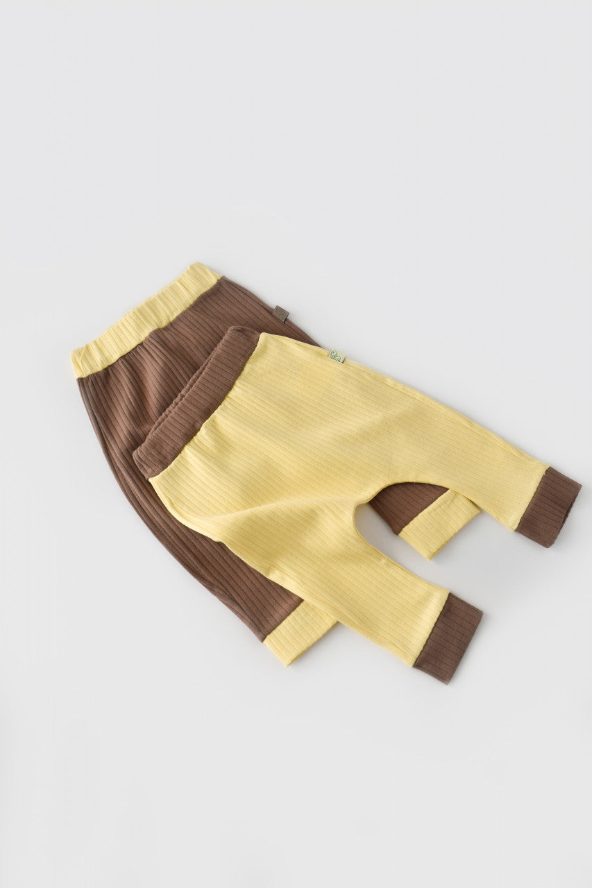 Set 2 pantaloni Ribana Bebe Unisex din bumbac organic si 5%elastan - Vanilie/Maro BabyCosy