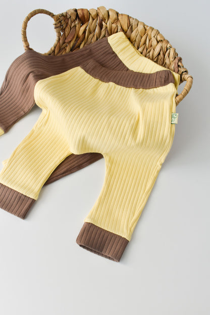 Set 2 pantaloni Ribana Bebe Unisex din bumbac organic si 5%elastan - Vanilie/Maro BabyCosy