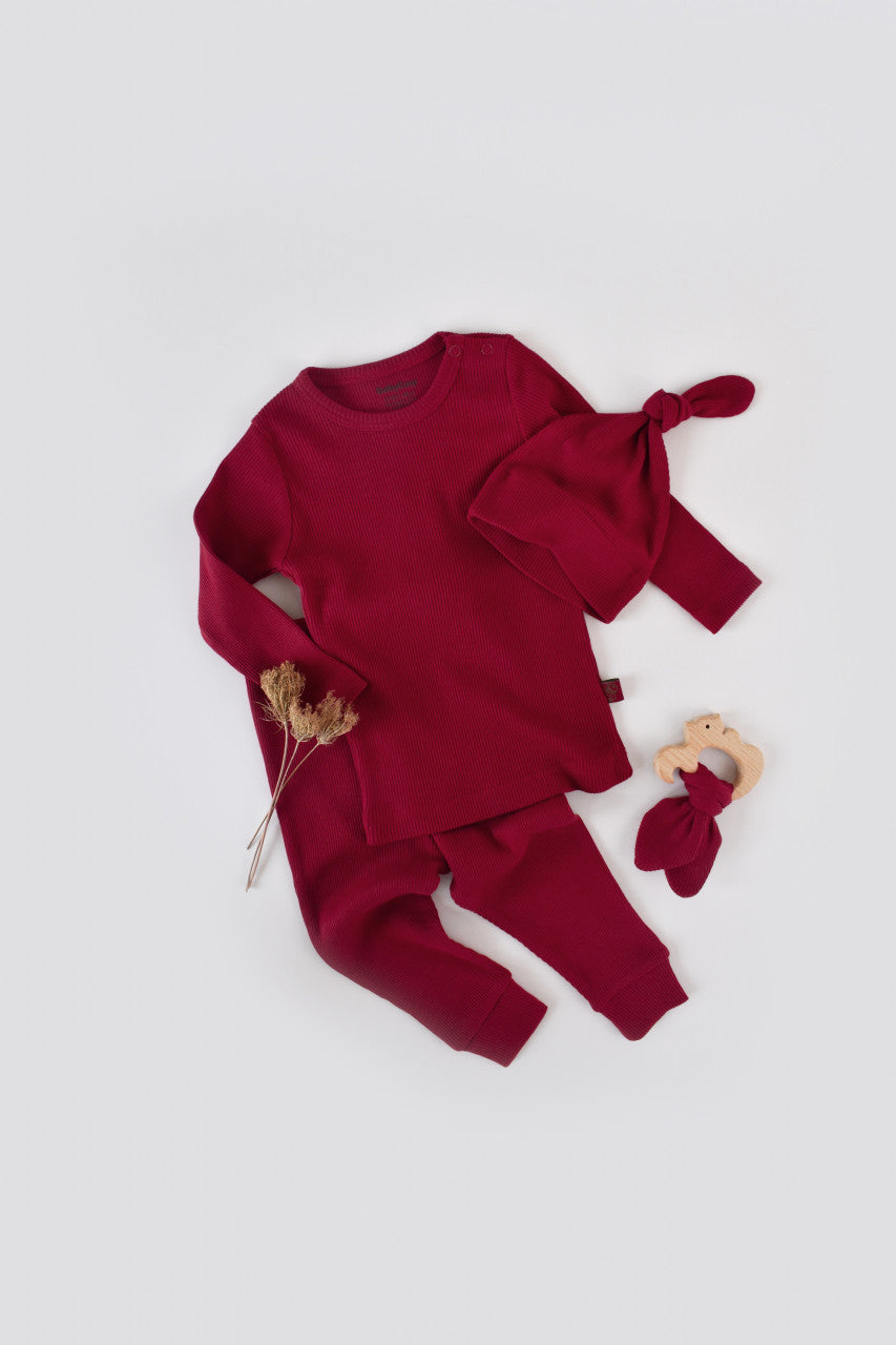 Set 3 piese: bluzita cu maneca lunga, pantaloni lungi si caciulita din bumbac organic si modal - Rosu BabyCosy
