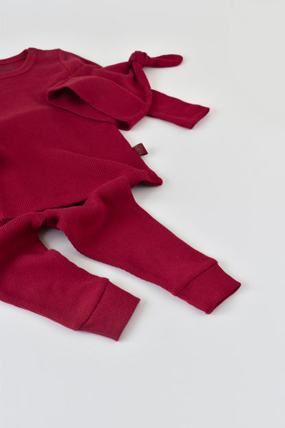 Set 3 piese: bluzita cu maneca lunga, pantaloni lungi si caciulita din bumbac organic si modal - Rosu BabyCosy