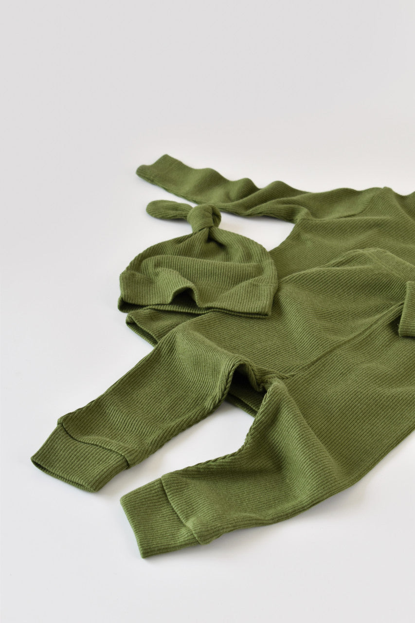 Set 3 piese: bluzita cu maneca lunga, pantaloni lungi si caciulita din bumbac organic si modal - Verde, BabyCosy