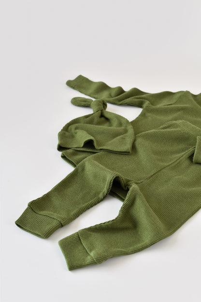 Set 3 piese: bluzita cu maneca lunga, pantaloni lungi si caciulita din bumbac organic si modal - Verde, BabyCosy